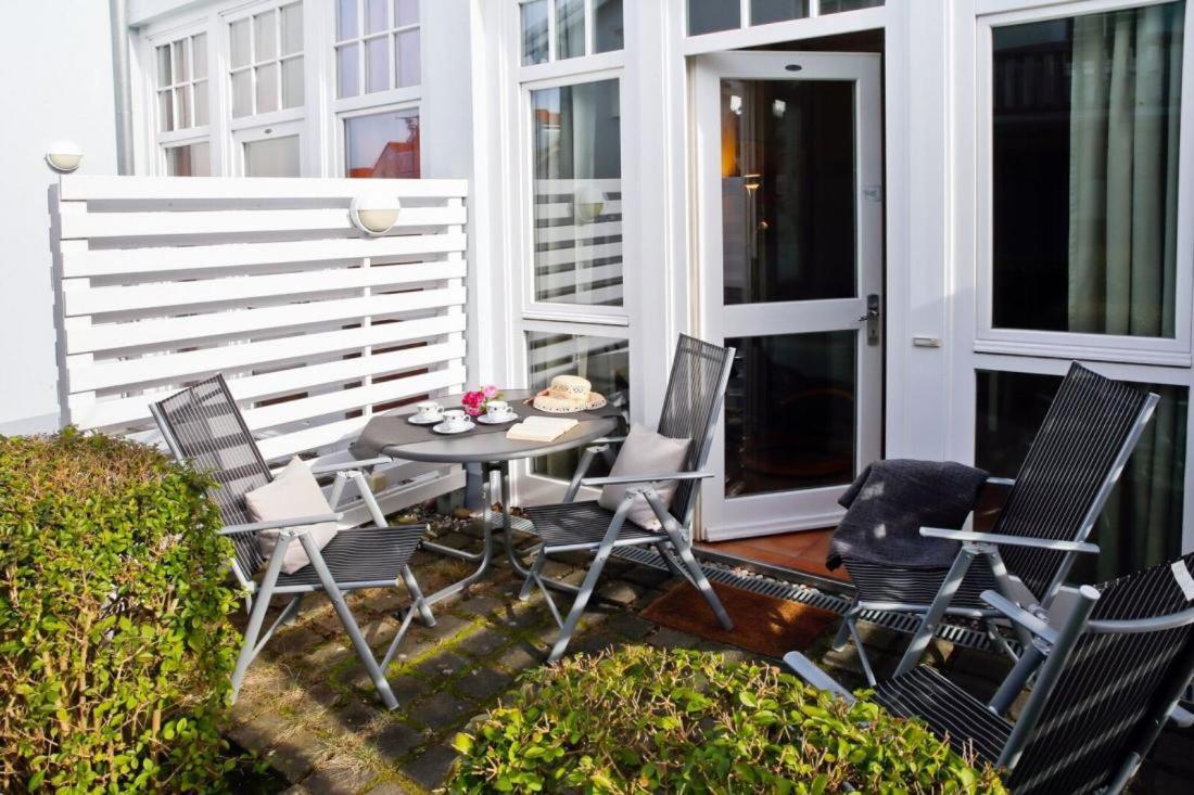 Apartmenthaus Strandstrasse 16 * Kuehlungsborn